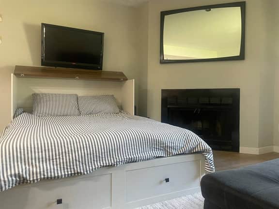 Steps to Park City Ski Lifts | Hot Tub | Sleeps 4 - Image 3